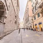 Genova Centro Colonna-Cattedrale Di San Lorenzo
